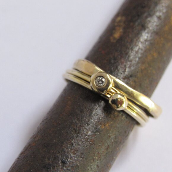 Gold rings. Combination 14k yellow gold rings. 1 with diamond 2. Gold bands - Picture 2 of 8